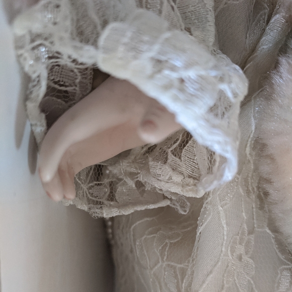 Victorian Lace Collection by Mary Stevens. Alicia - Picture 8 of 16